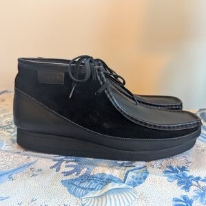 British Collection New Castle Black leather and suede sold out mens sz 9.5